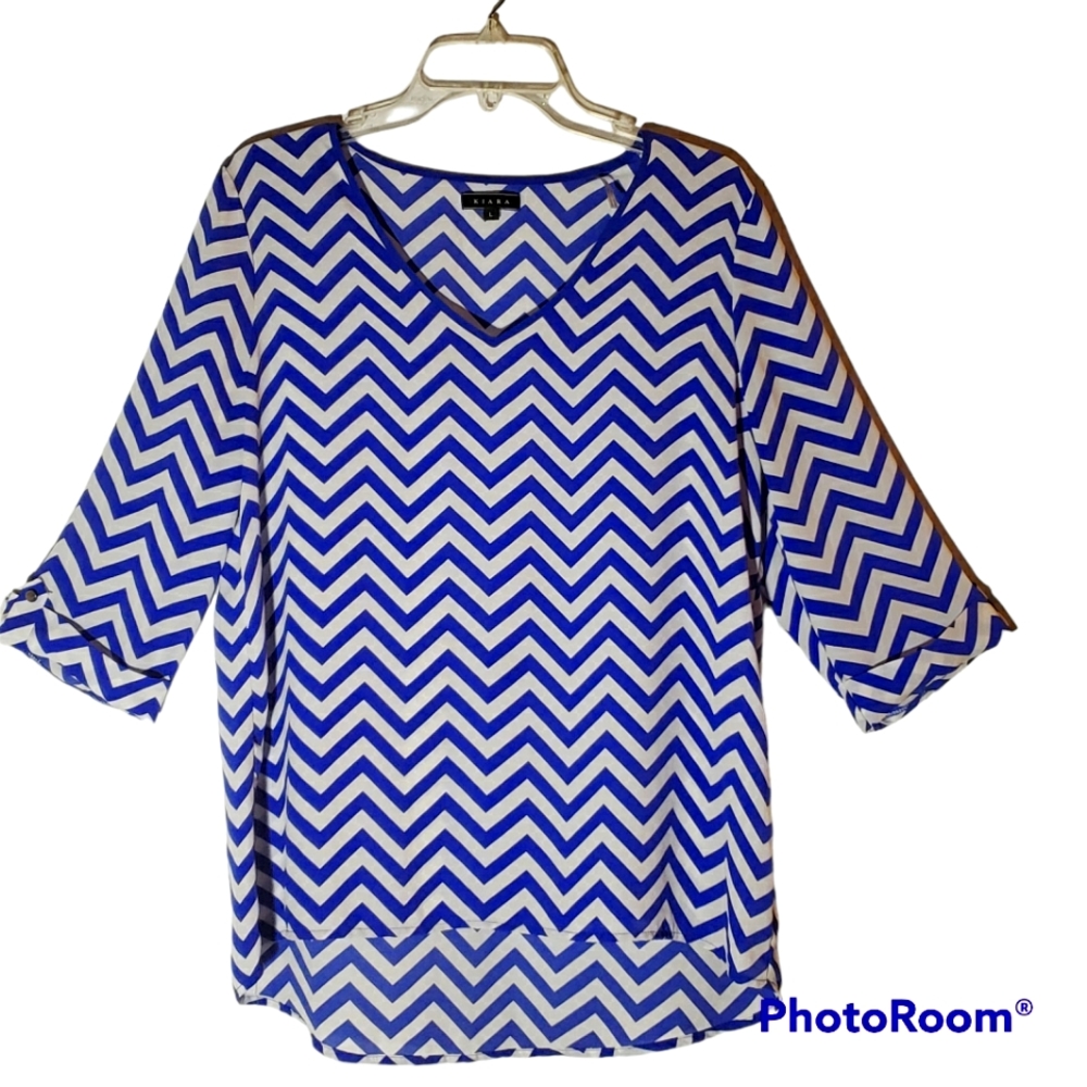 Kirra women's large long sleeve chevron print pullover blouse.  571